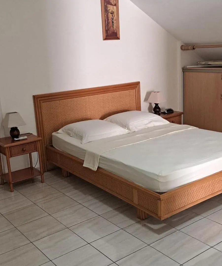 Deux pièces spacieux à Baie Mahault Appartement