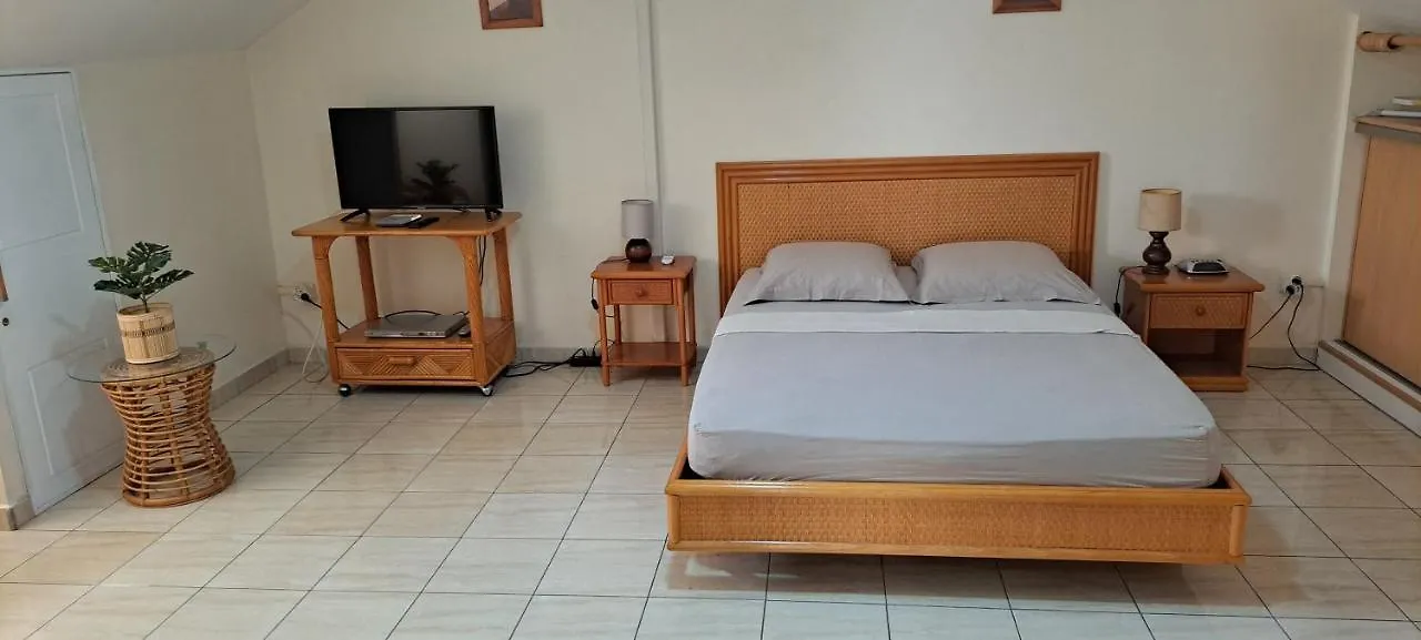 Logement Spacieux Deux Pieces A Baie Mahault