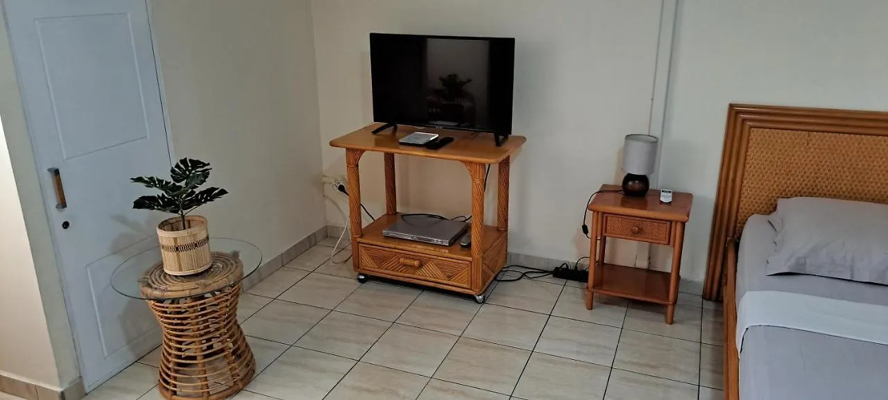 Logement Spacieux Deux Pieces A Baie Mahault