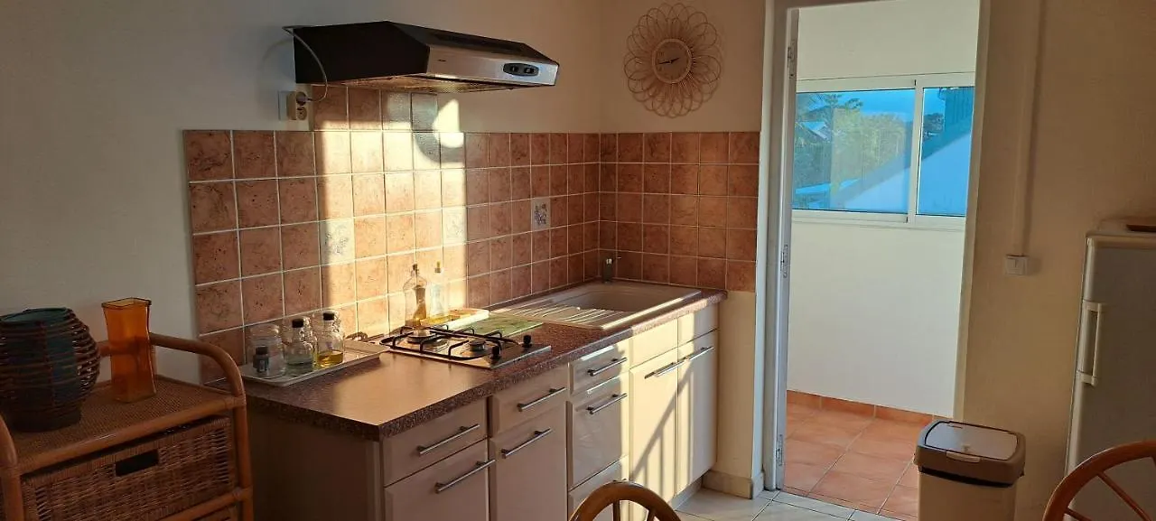 Logement Spacieux Deux Pieces A Baie Mahault 0*,